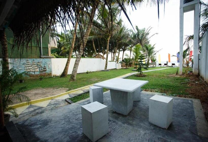 Hotel Tharanga Surfing Villa
