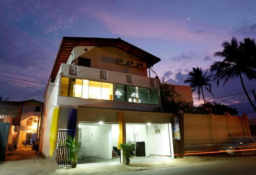 Hotel Tharanga Surfing Villa