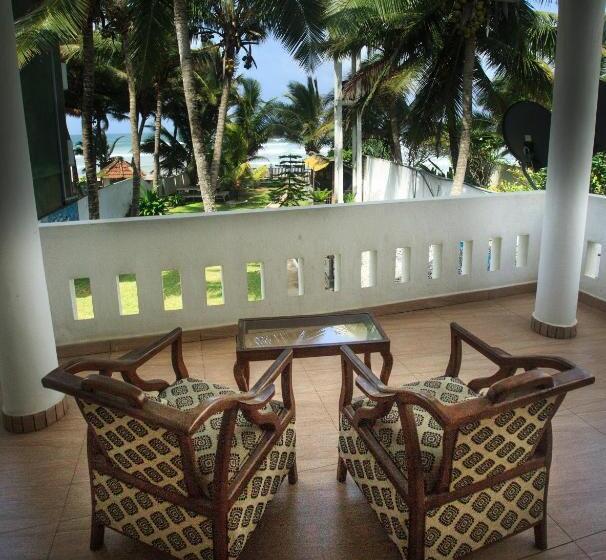 Hotel Tharanga Surfing Villa