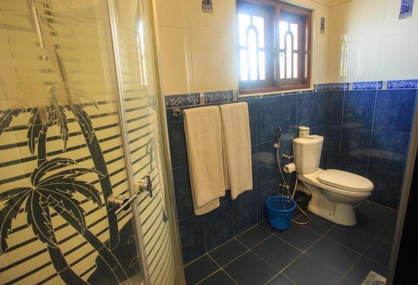 Hotel Tharanga Surfing Villa