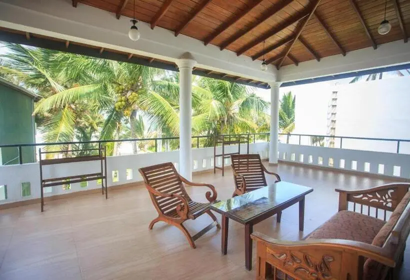 ホテル Tharanga Surfing Villa