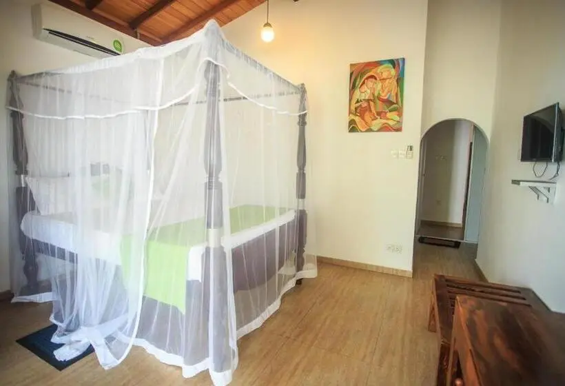 ホテル Tharanga Surfing Villa