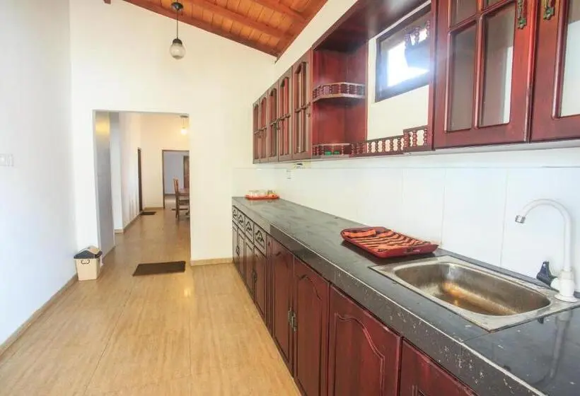 ホテル Tharanga Surfing Villa