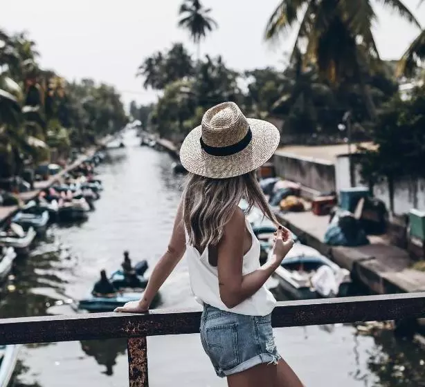 هتل Tour Inn