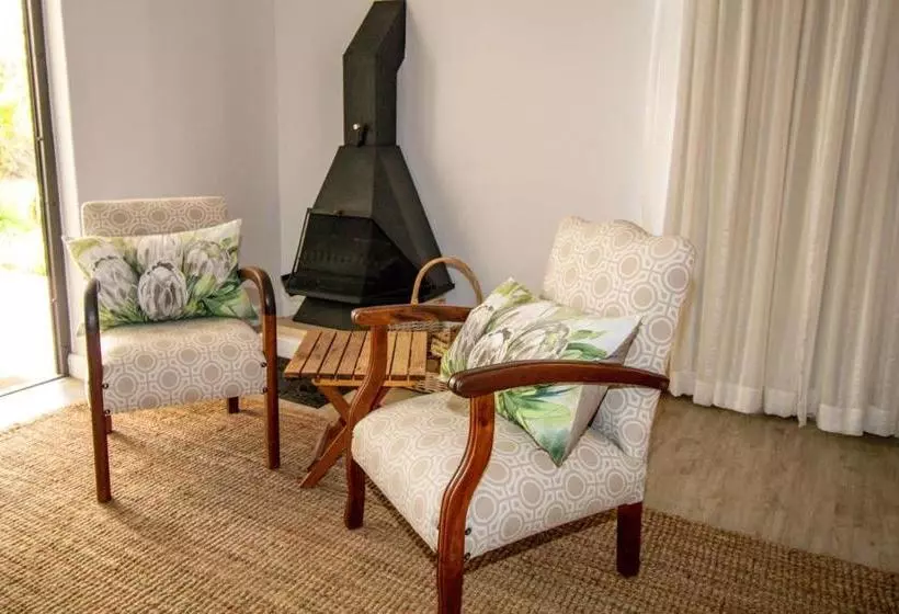 تختخواب و صبحانه Roosmarijn Guest House