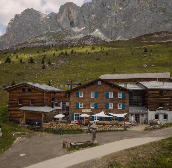 בית מלון כפרי Berghaus Sulzfluh