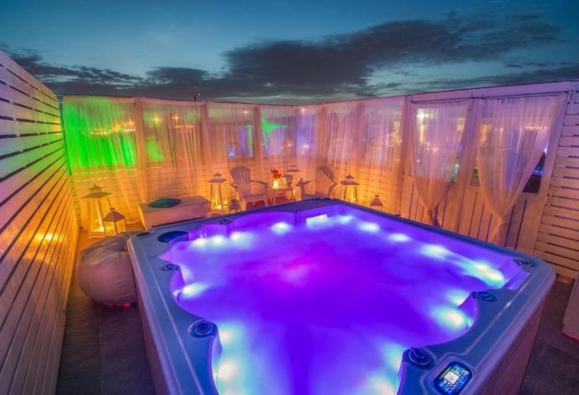 בית מלון כפרי Cape Serenity Resort  Adults Only