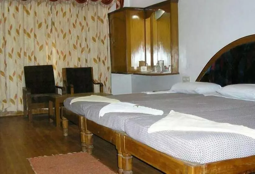 ホテル Iroomz Shanbhag Towers International