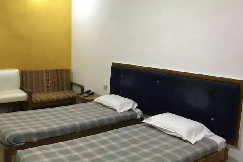 ホテル Iroomz Shanbhag Towers International