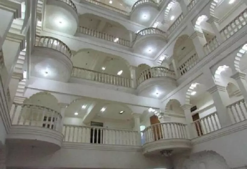ホテル Iroomz Shanbhag Towers International
