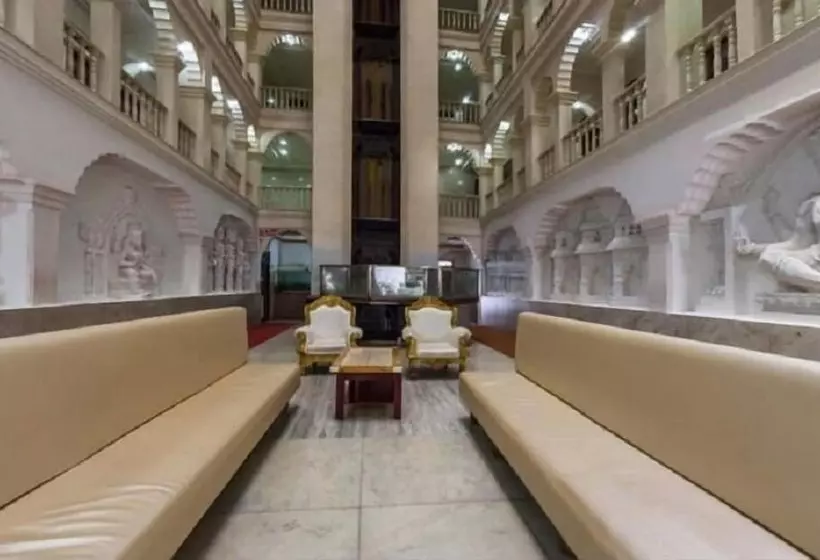 ホテル Iroomz Shanbhag Towers International