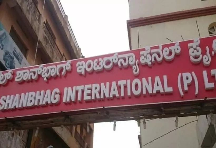 ホテル Iroomz Shanbhag Towers International