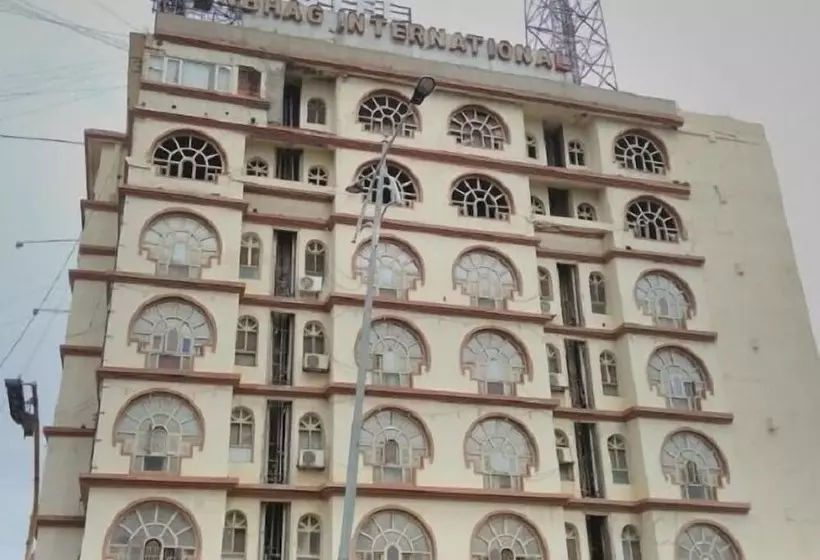 ホテル Iroomz Shanbhag Towers International
