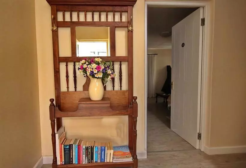 تختخواب و صبحانه Roosmarijn Guest House