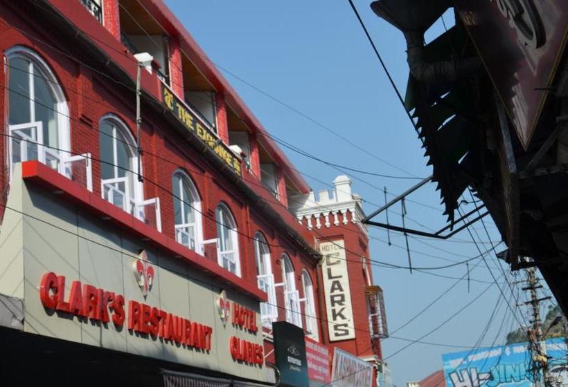 ホテル Clarks