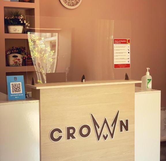هتل Crown