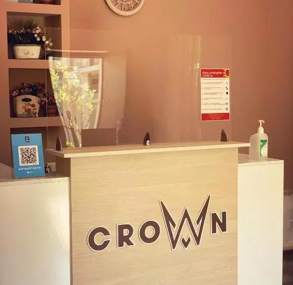 هتل Crown