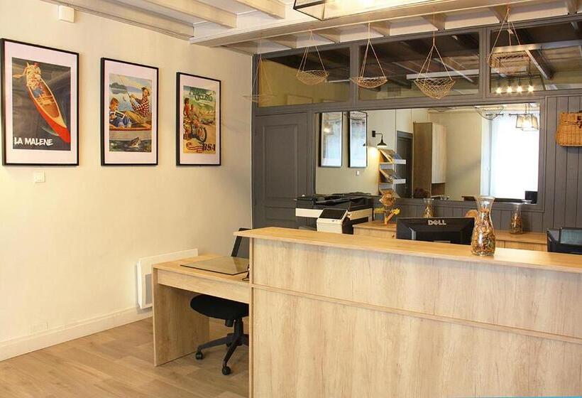 Отель Hôtel Les Bateliers