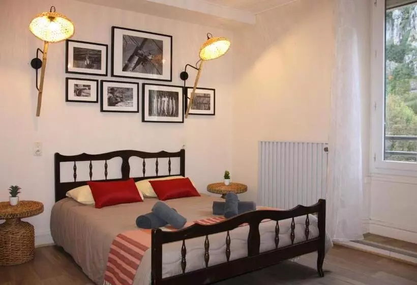 ホテル Hôtel Les Bateliers