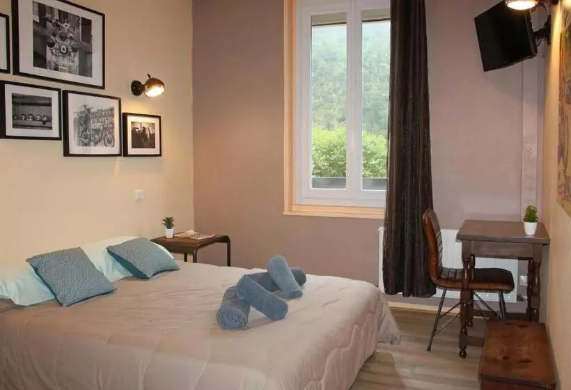 ホテル Hôtel Les Bateliers