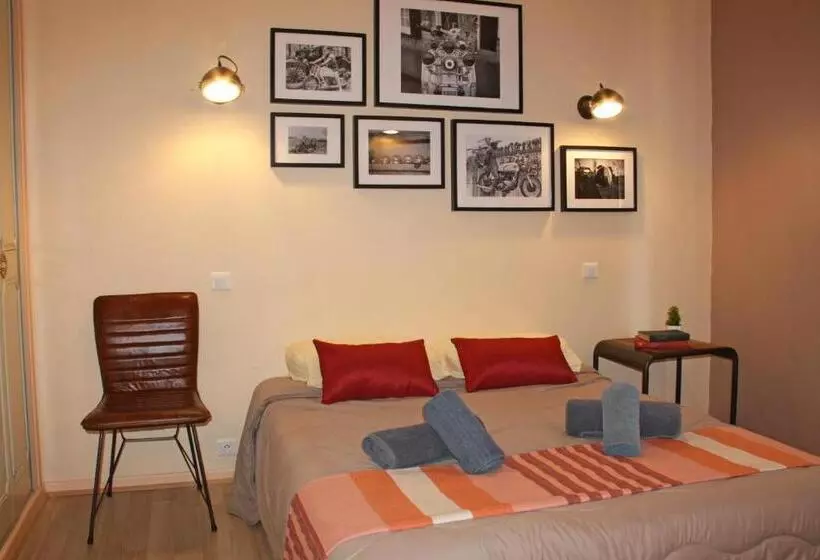 ホテル Hôtel Les Bateliers
