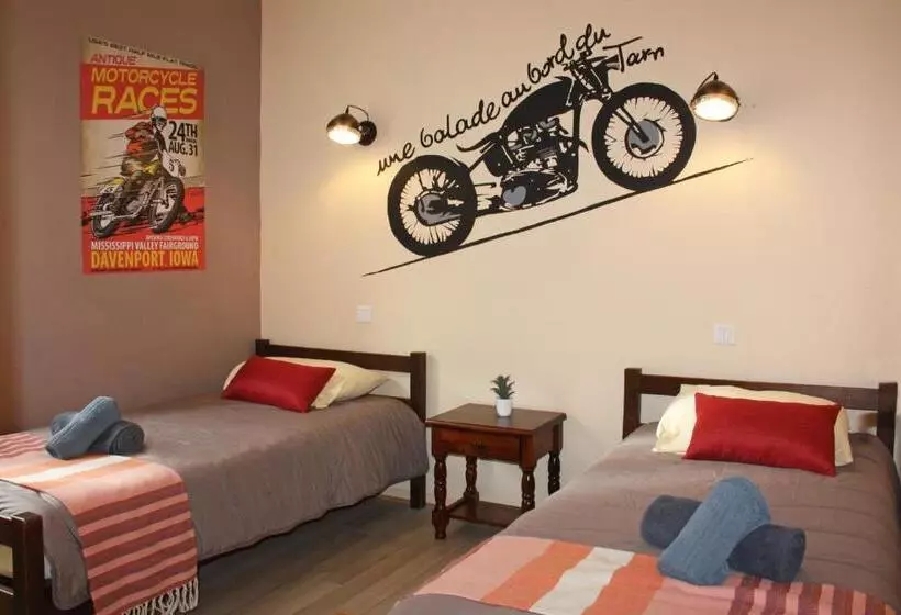 ホテル Hôtel Les Bateliers