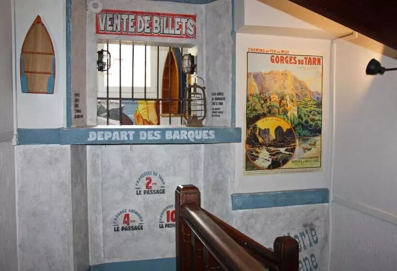 ホテル Hôtel Les Bateliers