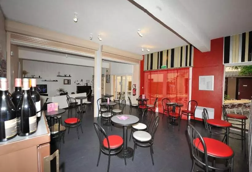 ホテル Hôtel Les Bateliers