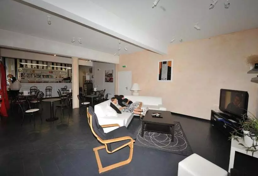 ホテル Hôtel Les Bateliers