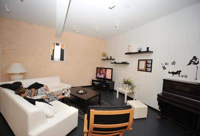 Отель Hôtel Les Bateliers