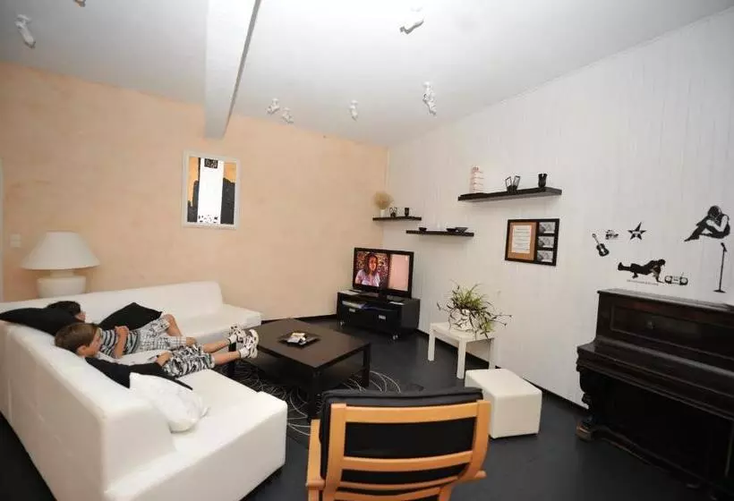ホテル Hôtel Les Bateliers