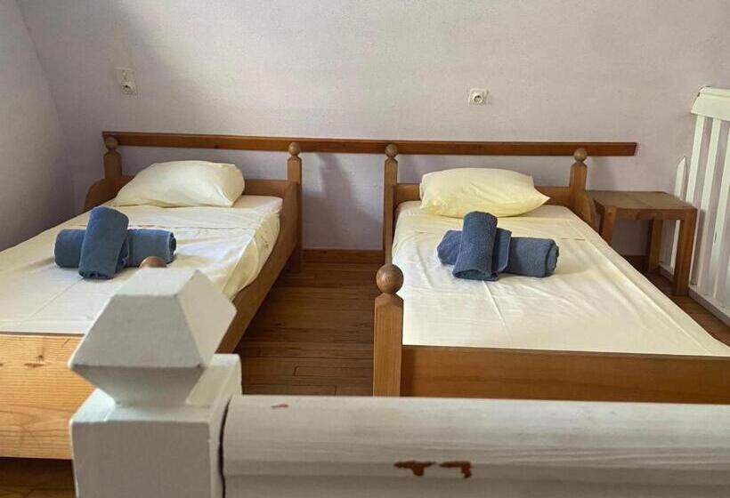 Отель Hôtel Les Bateliers