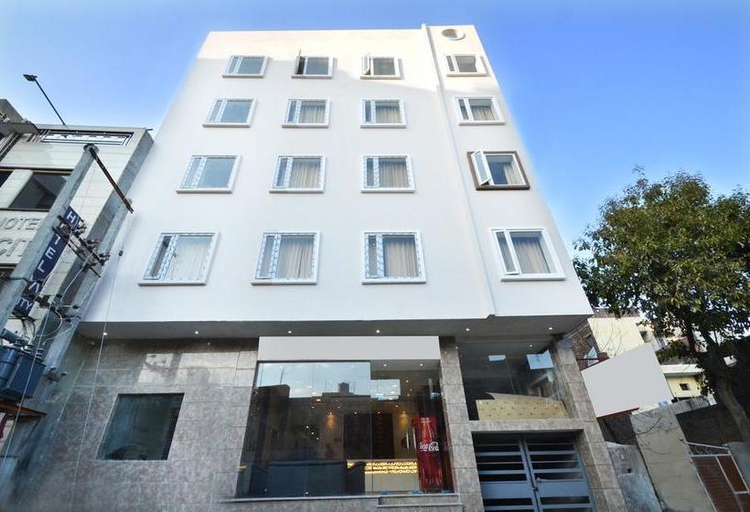 בית מלון כפרי Capital O 8510 Welcome Inn