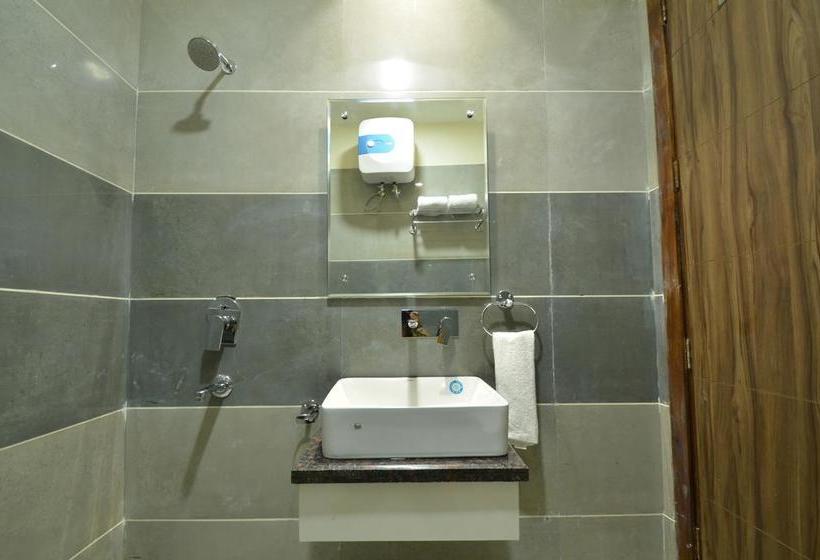 בית מלון כפרי Capital O 8510 Welcome Inn