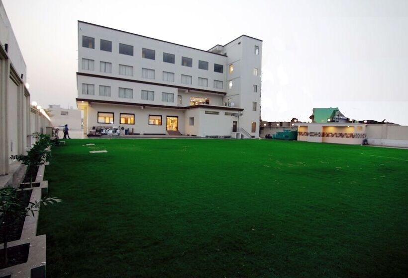 ホテル Trinetar Gardens