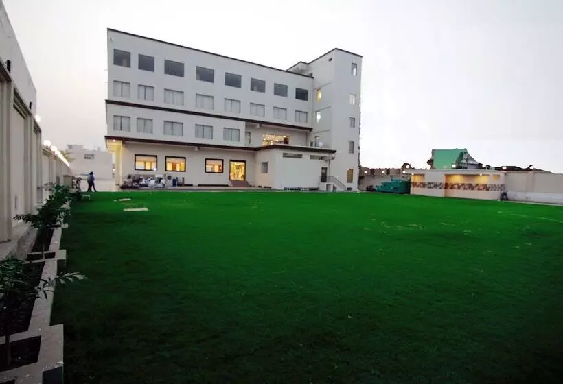 ホテル Trinetar Gardens