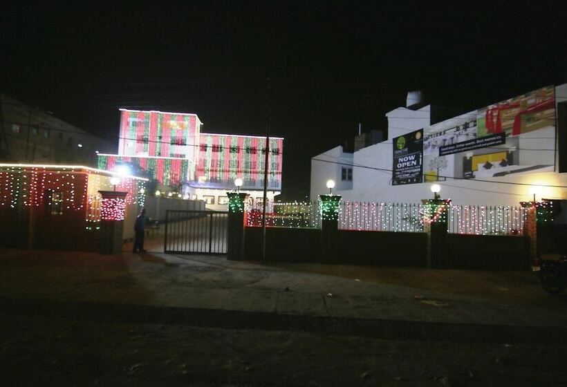 ホテル Trinetar Gardens