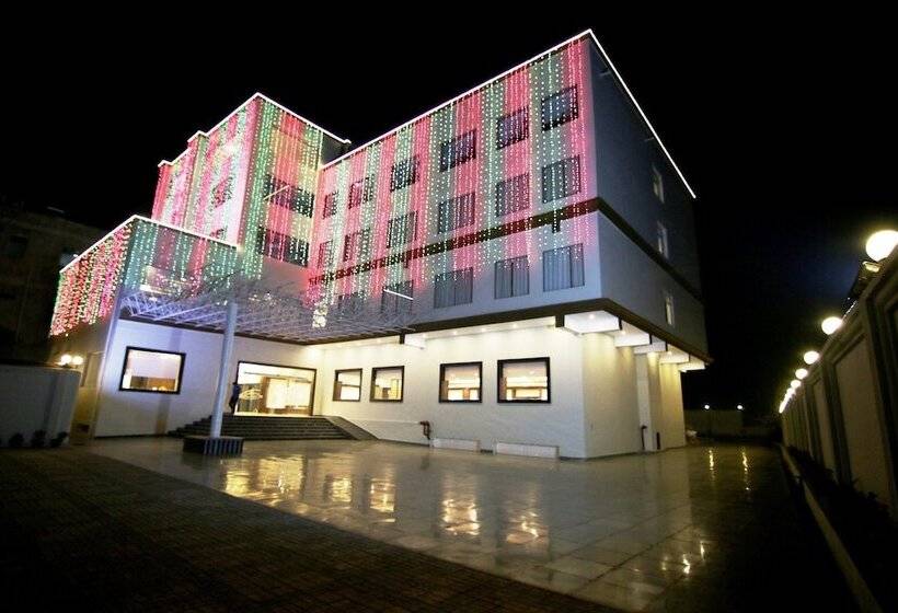 ホテル Trinetar Gardens