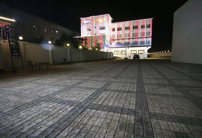 ホテル Trinetar Gardens