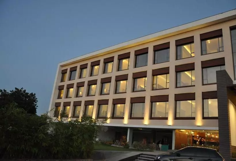 Mango Hotels Tansha Regal