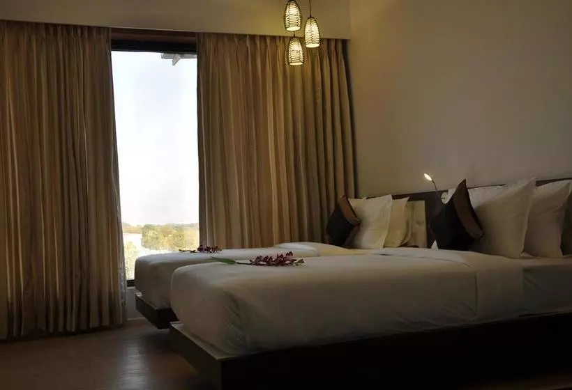 Mango Hotels Tansha Regal