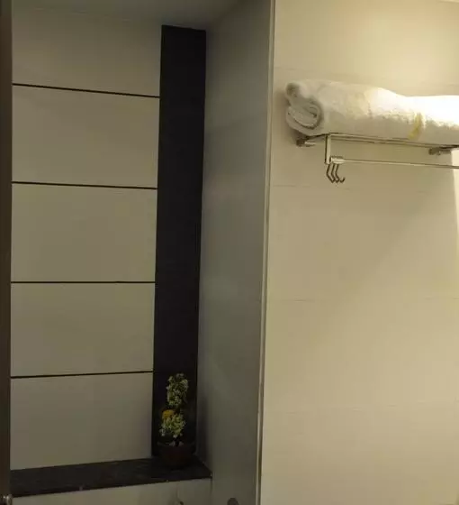 Mango Hotels Tansha Regal