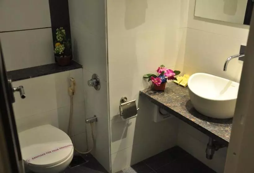 Mango Hotels Tansha Regal