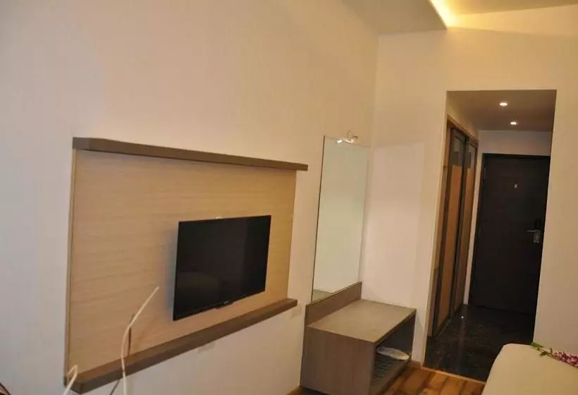 Mango Hotels Tansha Regal