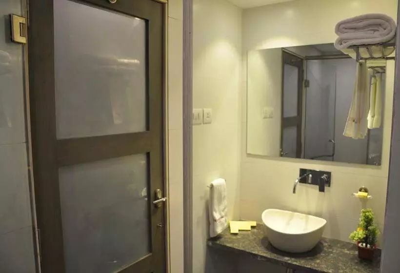 Mango Hotels Tansha Regal