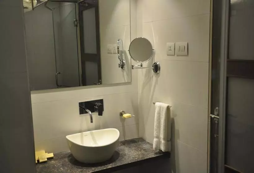 Mango Hotels Tansha Regal