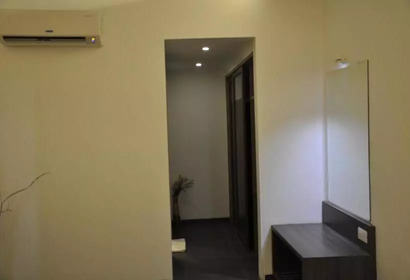 Mango Hotels Tansha Regal