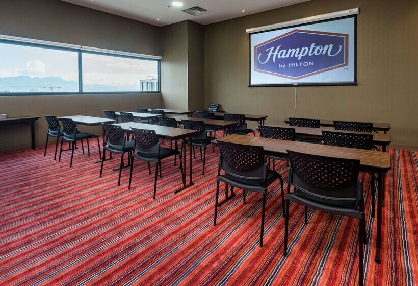 Hotel Hampton By Hilton Bogota Airport