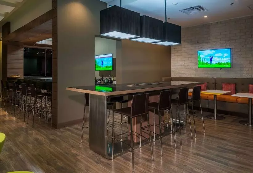 Hotel Hampton By Hilton Bogota Airport