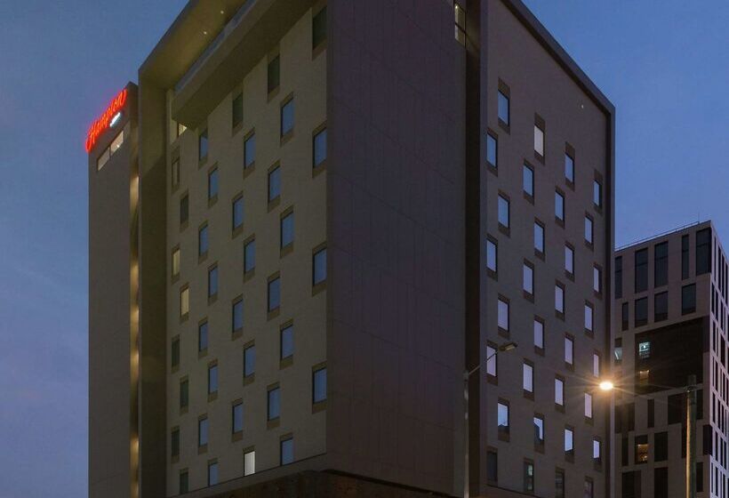 Hotel Hampton By Hilton Bogota Airport